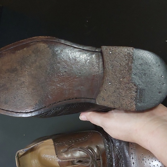 Classic Florsheim Men's brown Leather Wing Tip - Picture 4 of 4